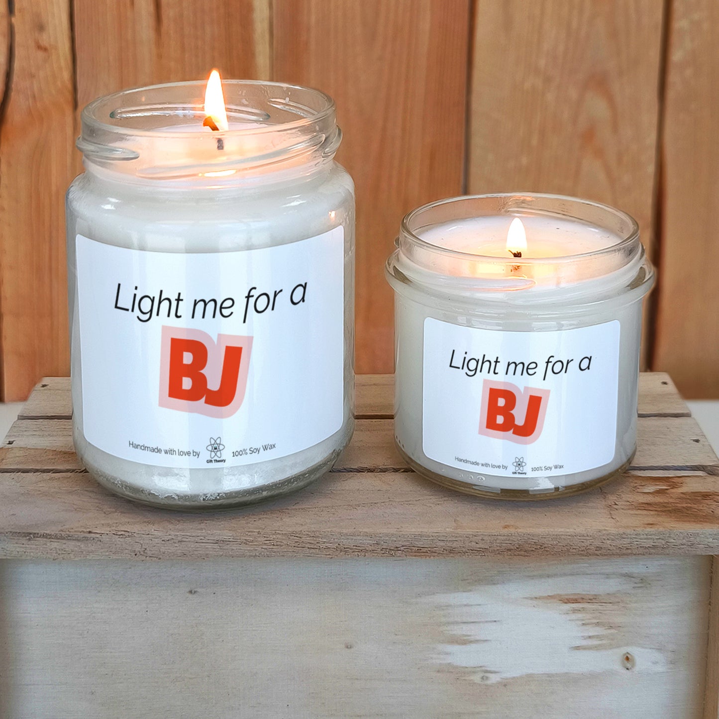 Ароматна соева свещ с надпис „Light me for BJ“ — подарък от Gift Theory