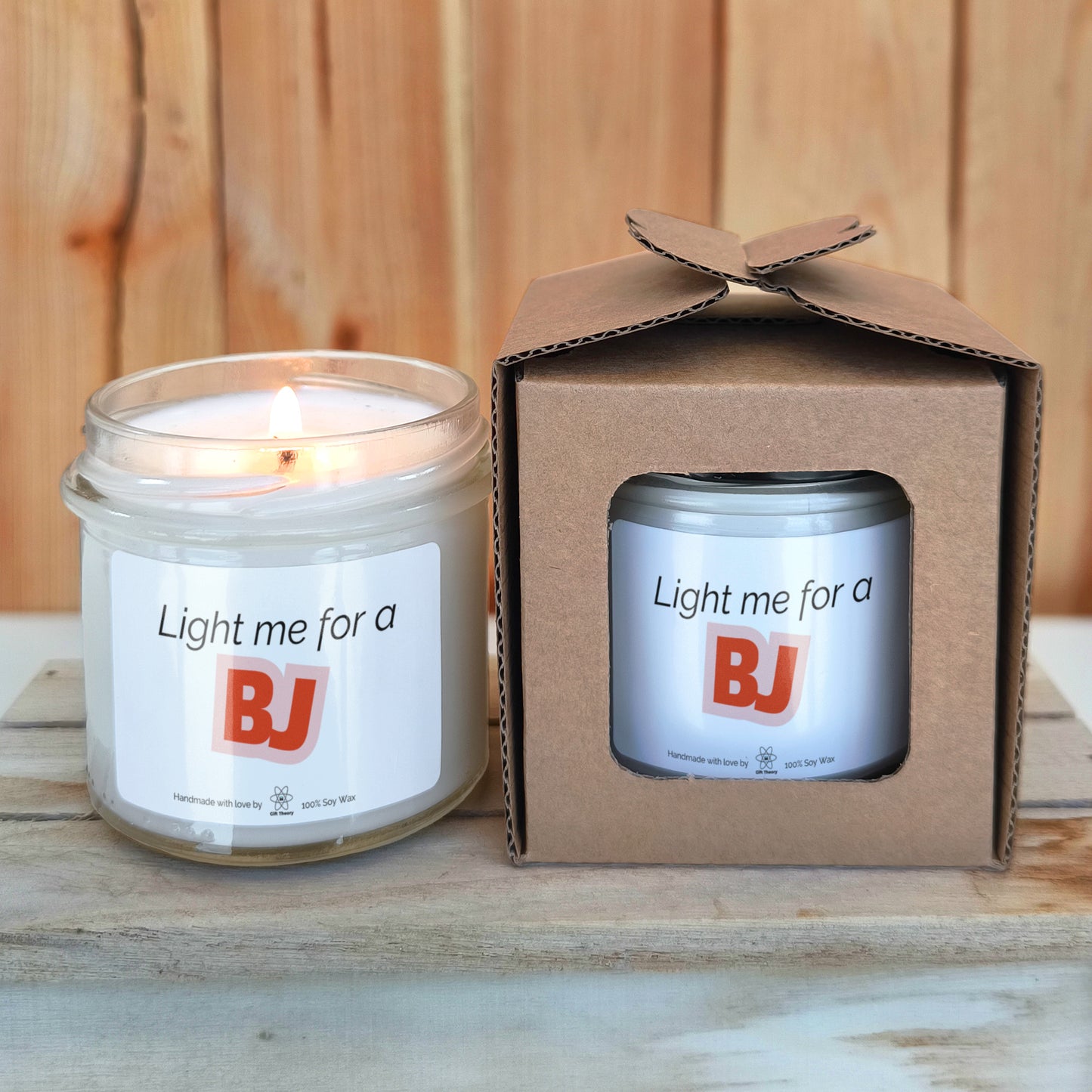 Ароматна соева свещ с надпис „Light me for BJ“ — подарък от Gift Theory